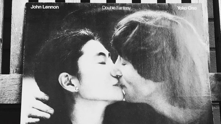 Album, który Lennon podpisał dla swego zabójcy, sprzedany za 450 tys. dolarów