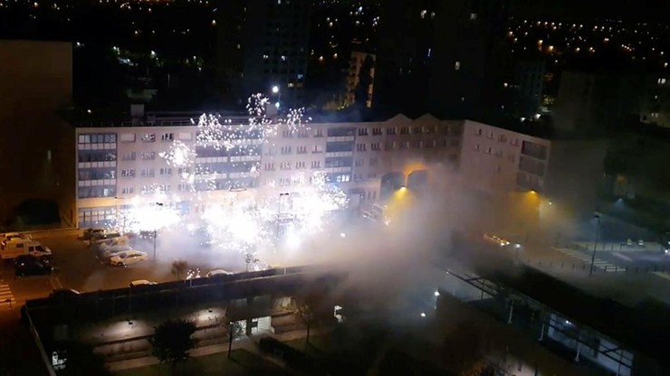 Atak na komisariat we Francji. Budynek ostrzelano fajerwerkami