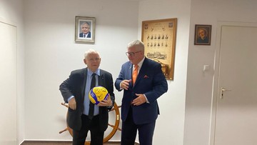 Czarnecki spotkał się z Kaczyńskim. Wręczył mu nietypowy prezent 