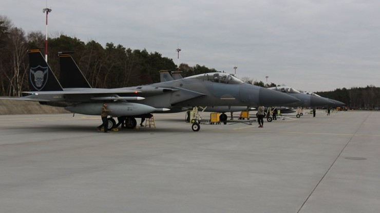 Łódzkie. W Łasku wylądowały amerykańskie F-15. Wezmą udział w misji NATO Air Policing